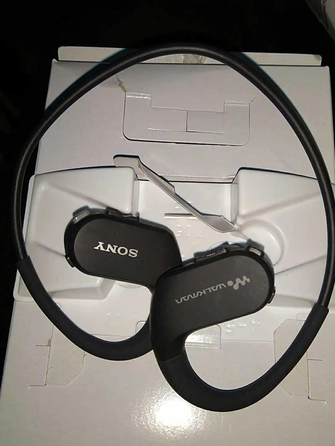Б/у (не новая) водонепроницаемая гарнитура SONY для плавания бега MP3-плеера