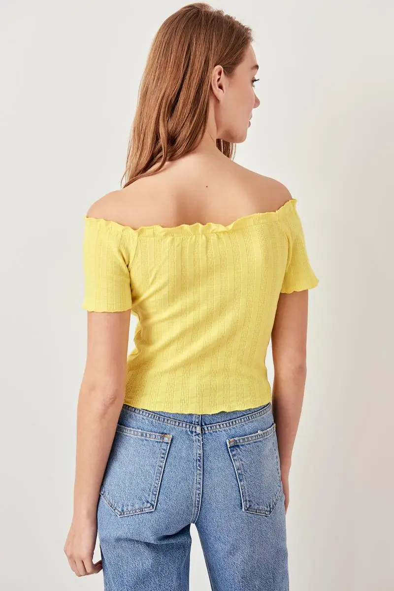 Trendyol желтая трикотажная блузка с вырезом кармен TWOSS19BX0136 | Женская одежда