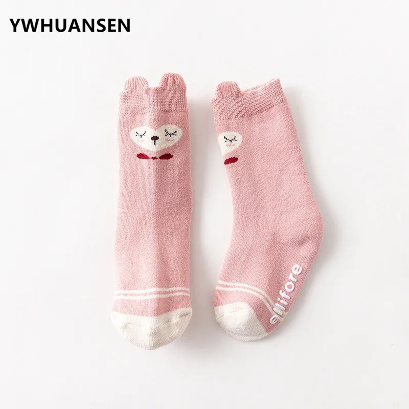 YWHUANSEN/1 пара, милые носки для маленьких девочек с героями мультфильмов теплые носки для мальчиков на осень и зиму Нескользящие плотные Длинные махровые носки для новорожденных