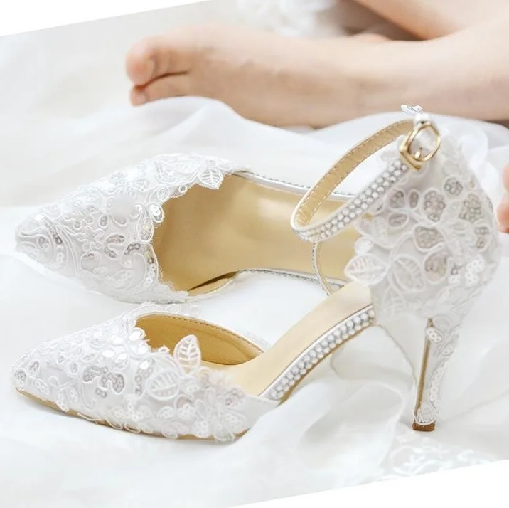

Hot Selling White Lace Crystal Wedding Shoes Bride Pointed Toe Ankle Strap Low Heels Pumps Glitter Sequin Banquet Shoes