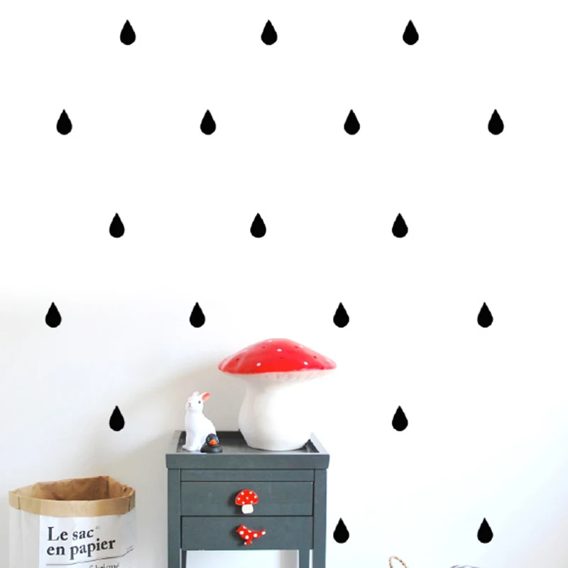 

Самодельная виниловая наклейка на стену в виде капли дождя