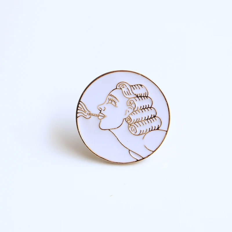 Smoking Woman Brooches Golden Lines Round Enamel Pin for Boys Girls Lapel Pin Hat/bag Pins Denim Jacket Women Brooch Badge S4518