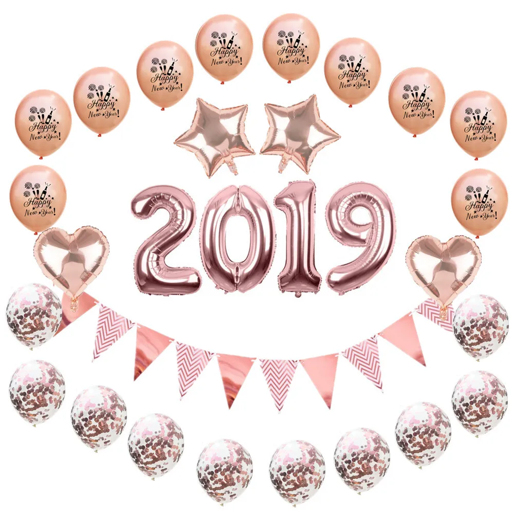 цифры из дерева. фольгированная надпись с новым годом. номер 2019. номер 2019. номер 2019.