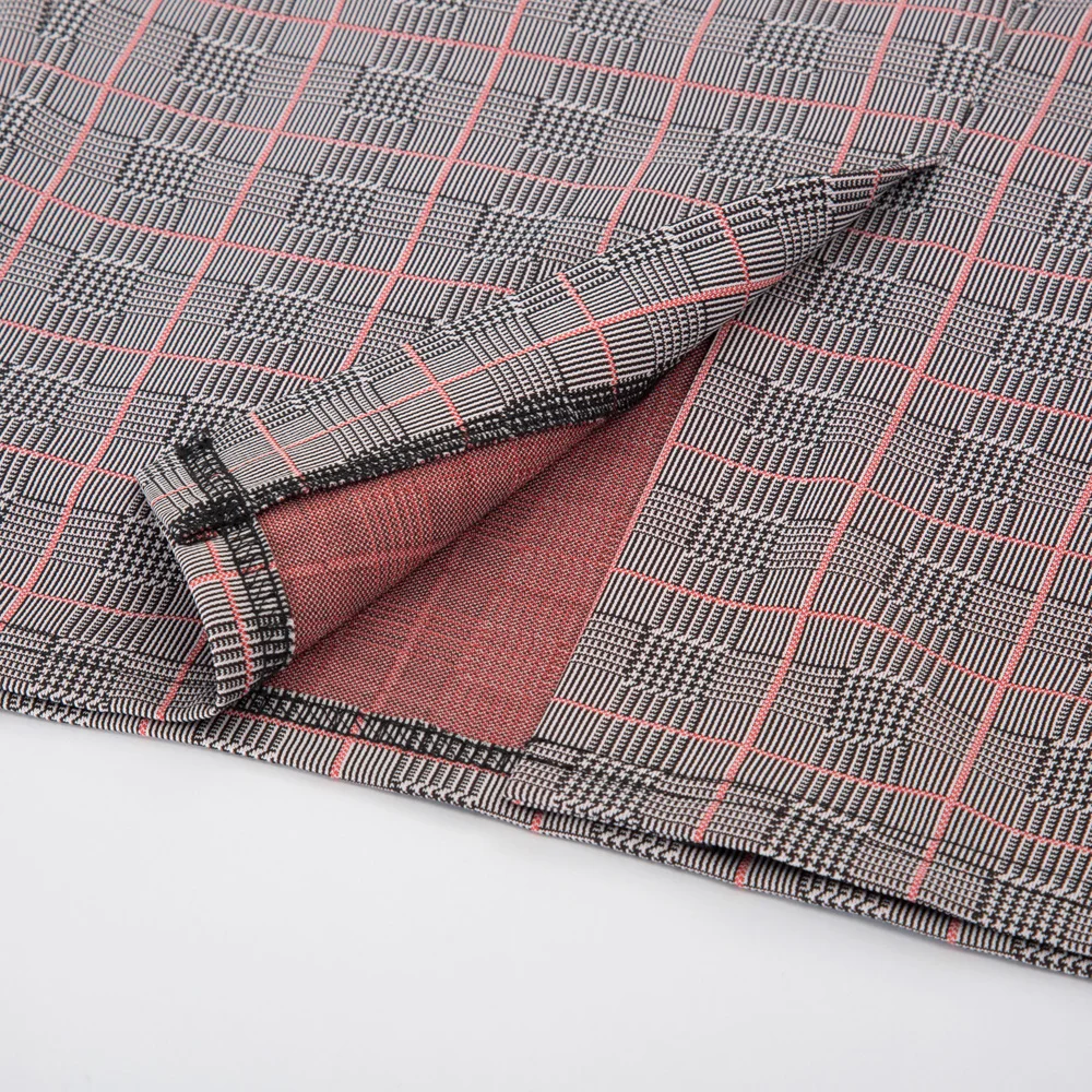 Летнее женское платье без рукавов облегающее на бретельках повседневное