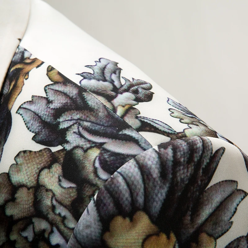 3 шт. качественный мужской костюм абсолютно новый приталенный на одной пуговице