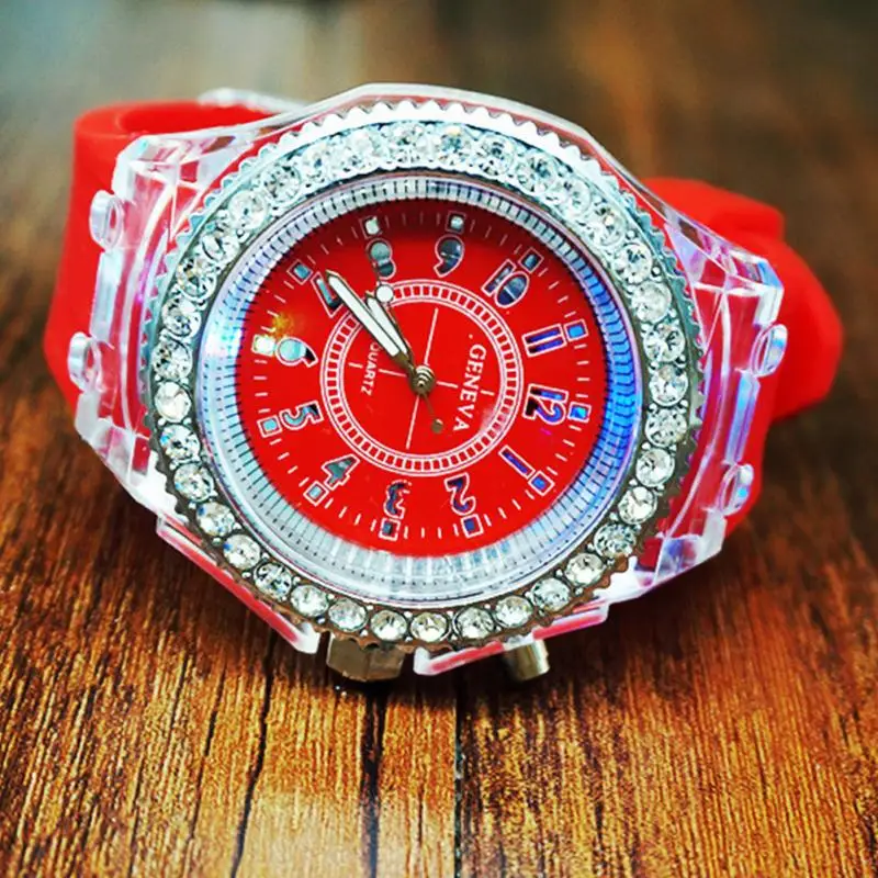 Новый модный светодиодный светящийся свет электронные кварцевые часы для женщин