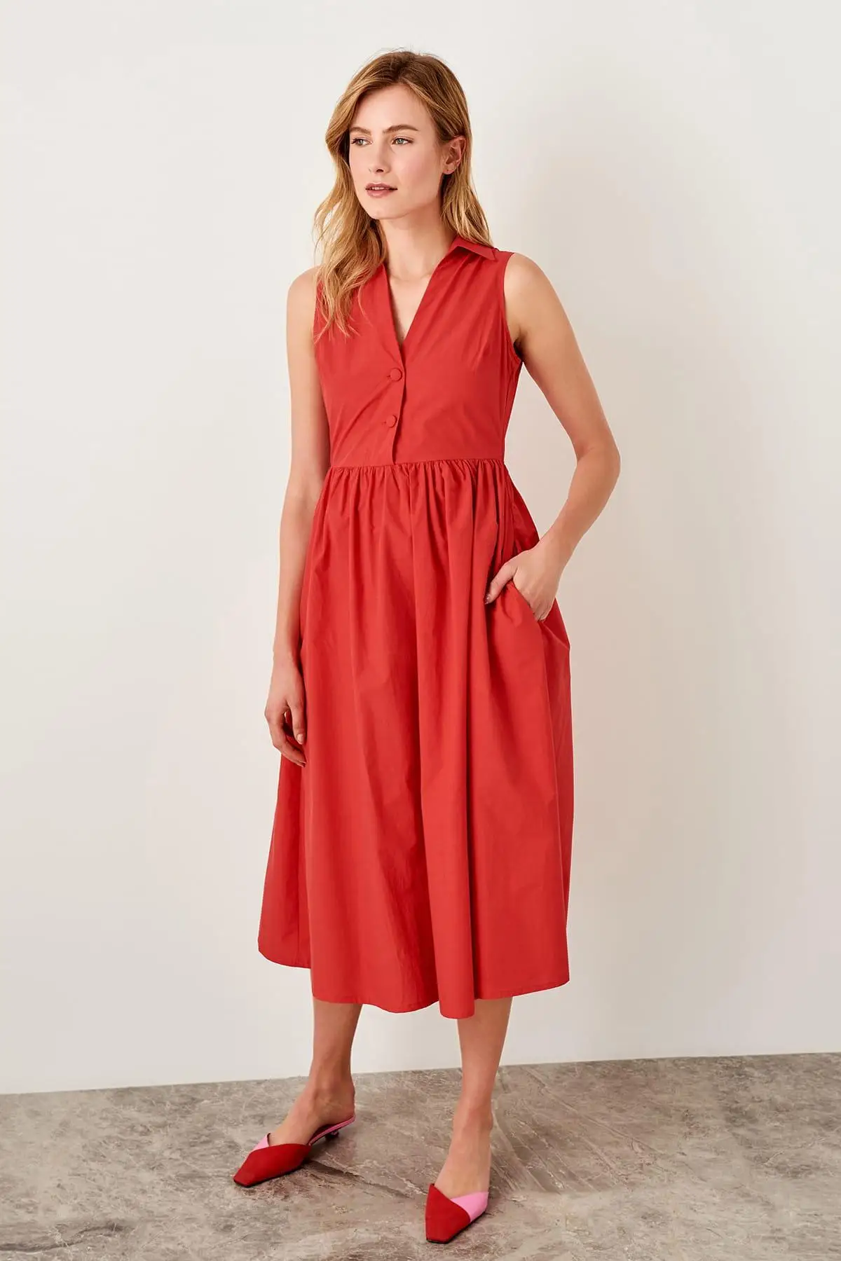 Платье с красной пуговицей Trendyol TWOSS19YD0071|Женские платья| |