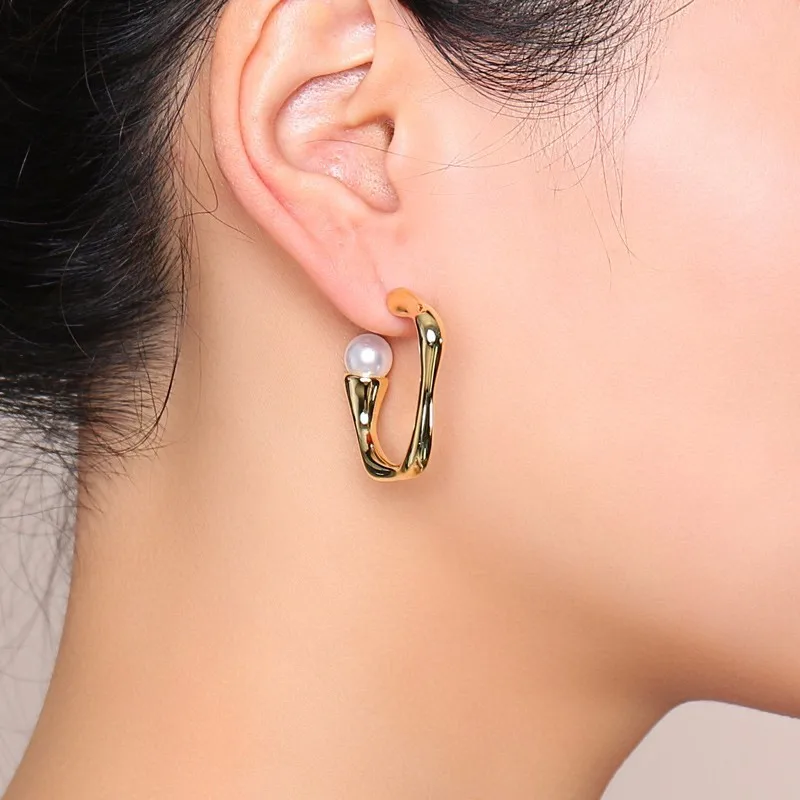 Vnox Chic Street Wear Hoop Earrings for Women Gold Tone Copper Simulated Pearl Stylish Irregular Shape Girl Boucles d'oreilles |