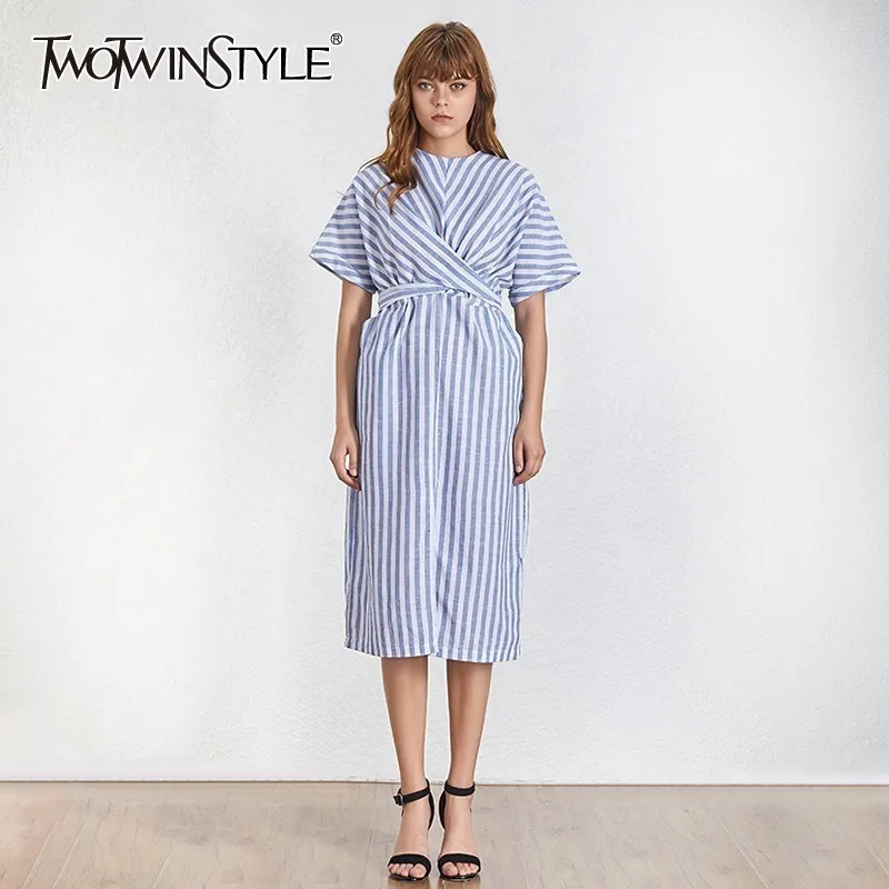 Платье в цветную полоску TWOTWINSTYLE летнее миди платье с круглым вырезом коротким