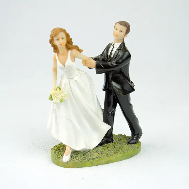 

Wedding Romantic Bride and Groom Toppers Couple Figurine Marriage Funny Cake Topper for Wedding Cupcake Decoration