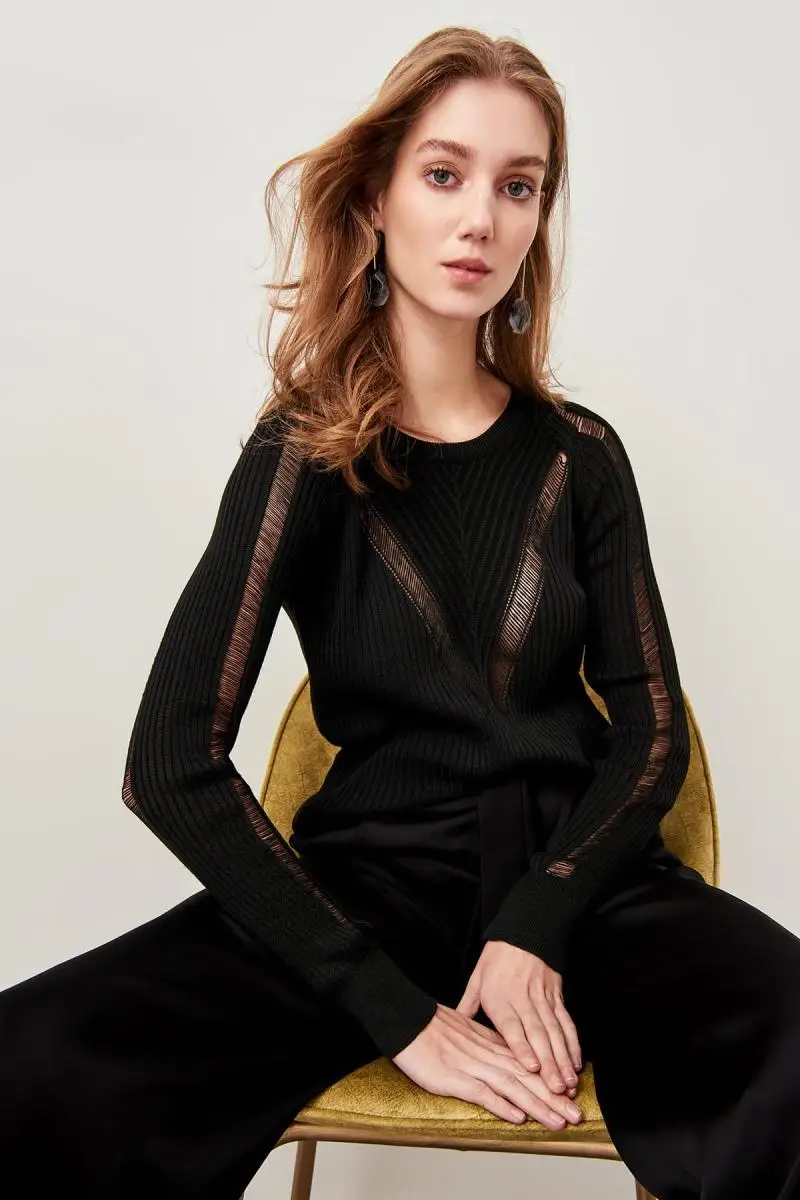 Черный свитер Trendyol TCLSS19YP0002 |