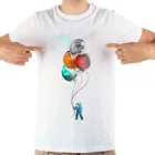 Астронавт с воздушный шарик 