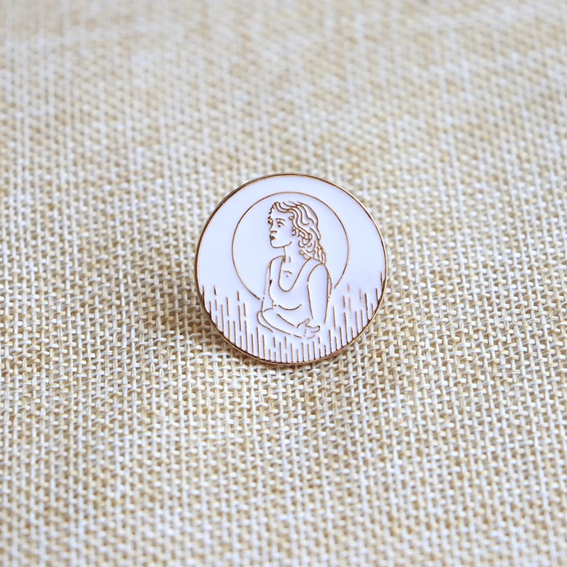 Moon Goddess Brooches Golden Lines Round Enamel Pin for Boys Girls Lapel Pin Hat/bag Pins Denim Jacket Women Brooch Badge Q692
