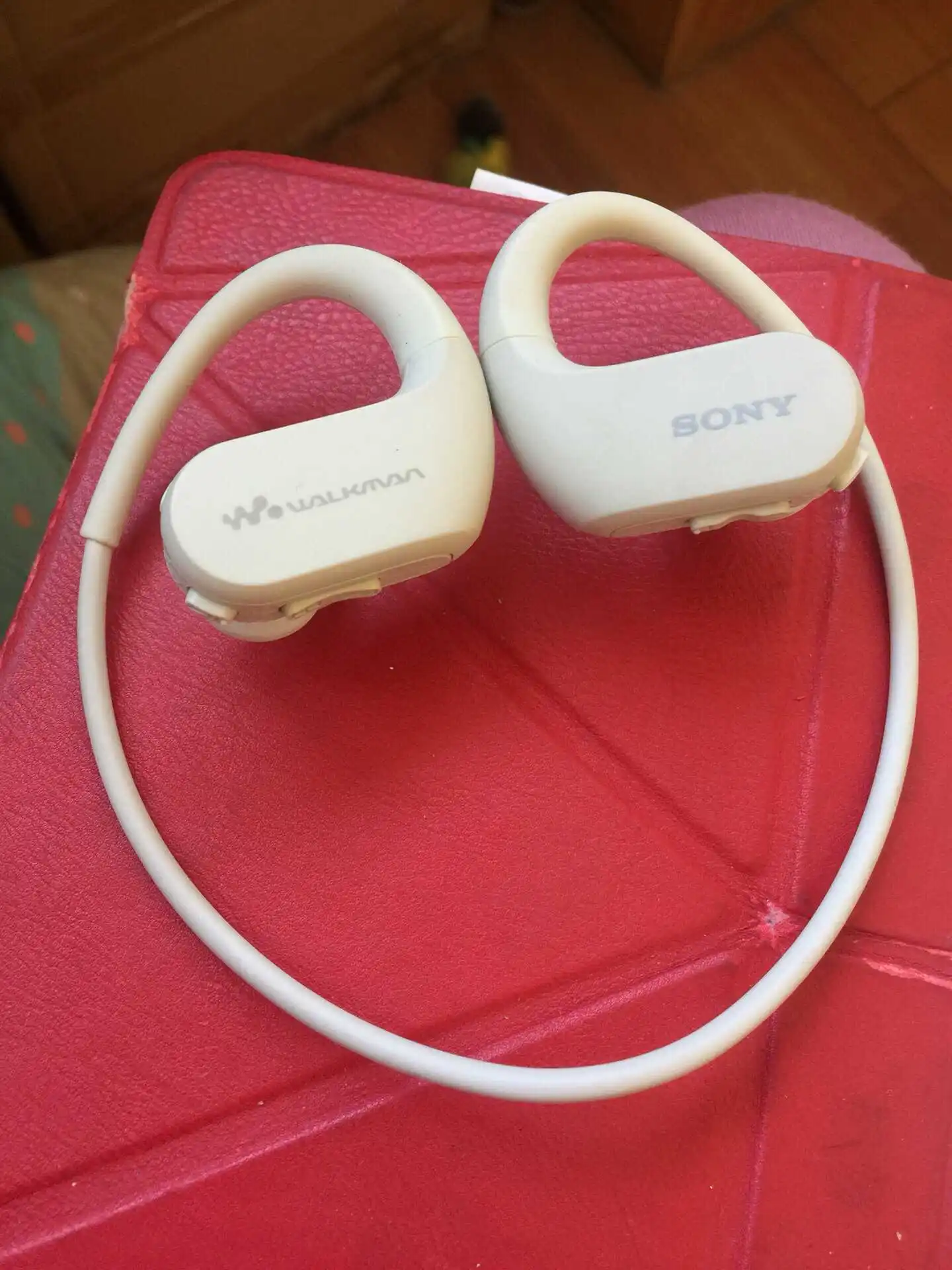 Б/у (не новая) водонепроницаемая гарнитура SONY для плавания бега MP3-плеера
