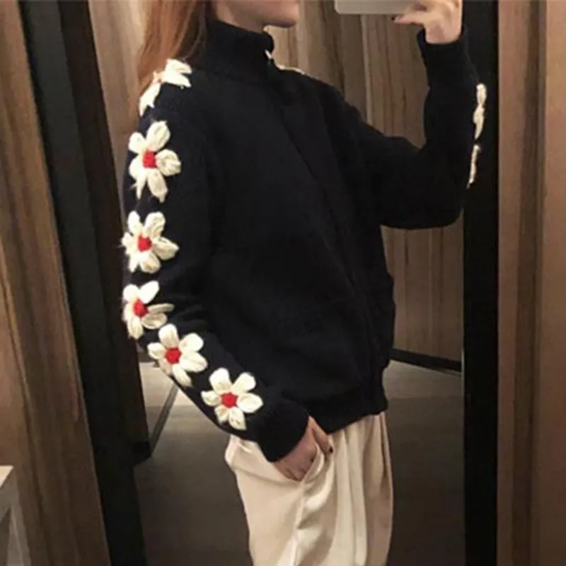 TWOTWINSTYLE Вышитый цветочный женский свитер с круглым вырезом и длинным рукавом
