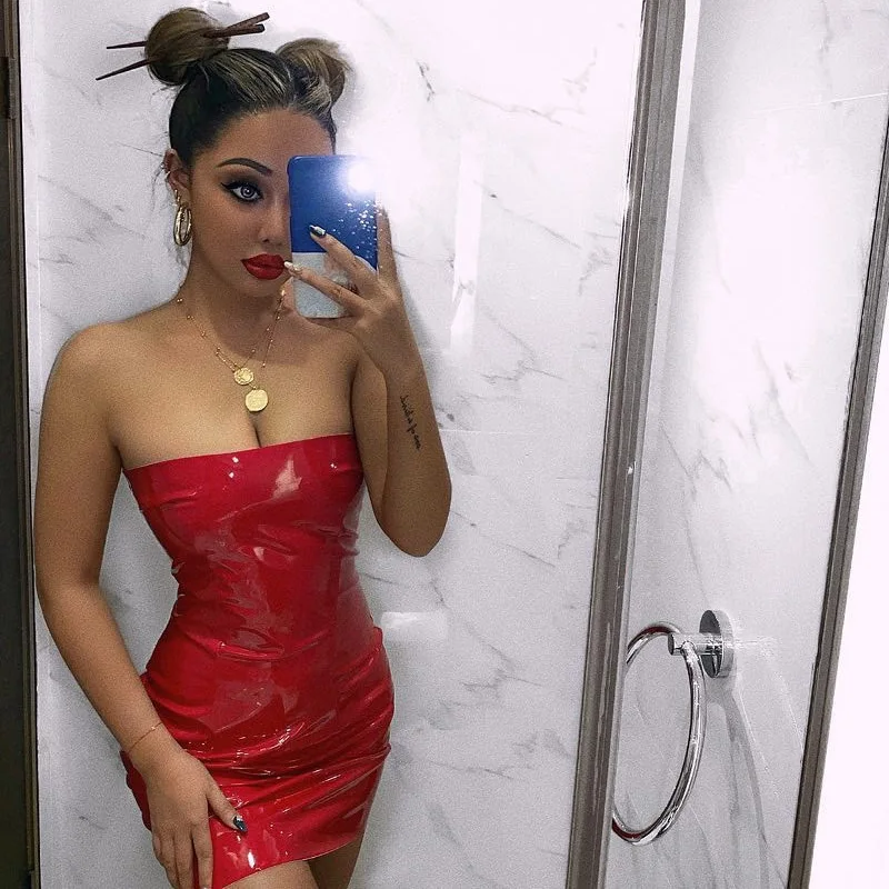 Женское платье мини с открытыми плечами летнее элегантное однотонное облегающее