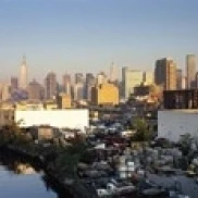 Здания на набережной Midtown Манхэттен Нью Йорк город штат США плакат печать