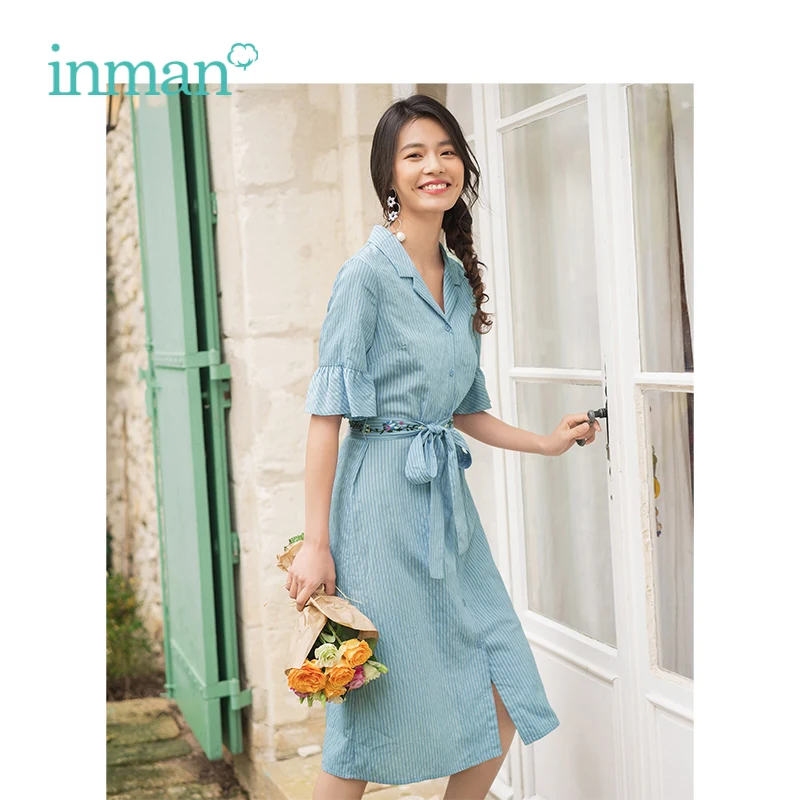 Женское платье INMAN облегающее в полоску с отложным воротником и поясом