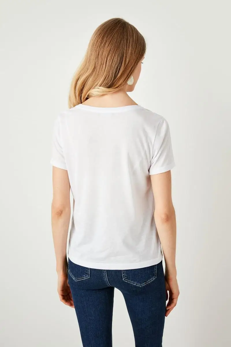 Trendyol белые Базовые Трикотажные футболки с v образным вырезом TWOSS19BO0063|Футболки| |