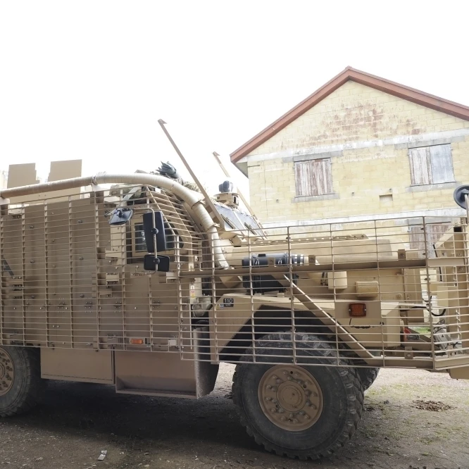 A Mastiff 6x6 armored patrol vehicle of the British Army Poster Print (34 x 22) | Дом и сад