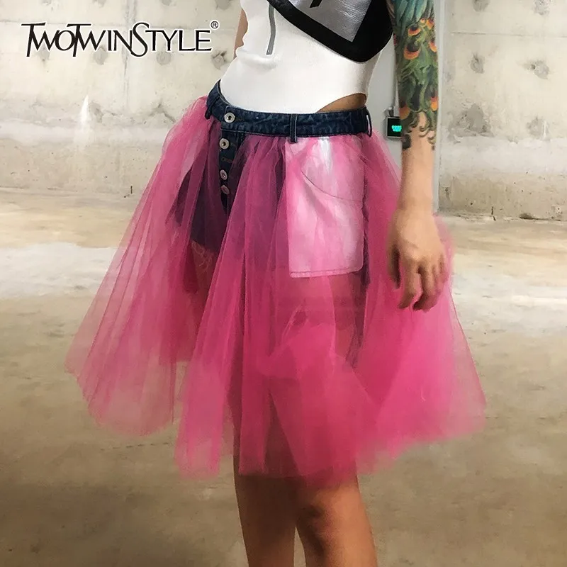 Женские шорты TWOTWINSTYLE весенние джинсовые составного кроя с высокой талией