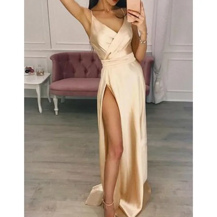 Женское платье трапециевидной формы с v-образным вырезом и высокой талией