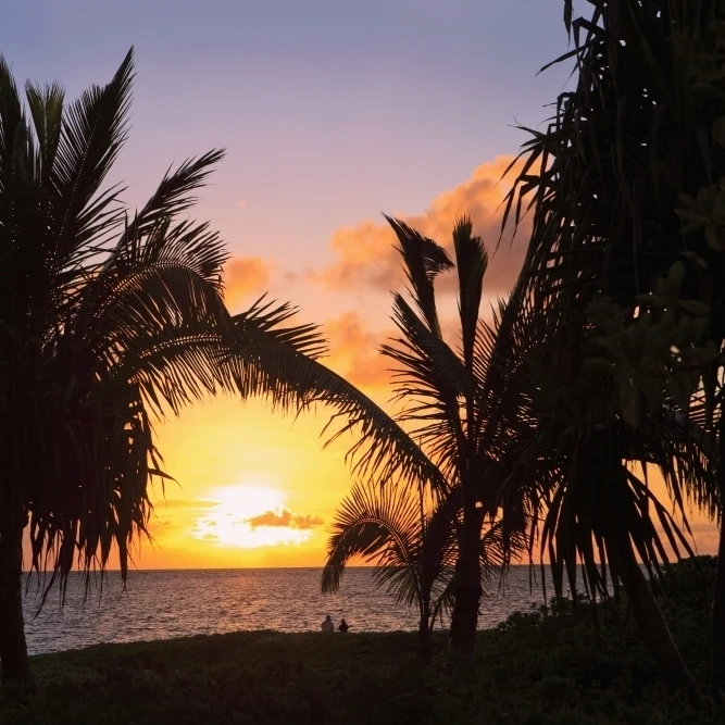 Hawaii Oahu Kailua Lanikai Яркий закат с парой на пляже. Постер (19x12)|Таблички и знаки| |