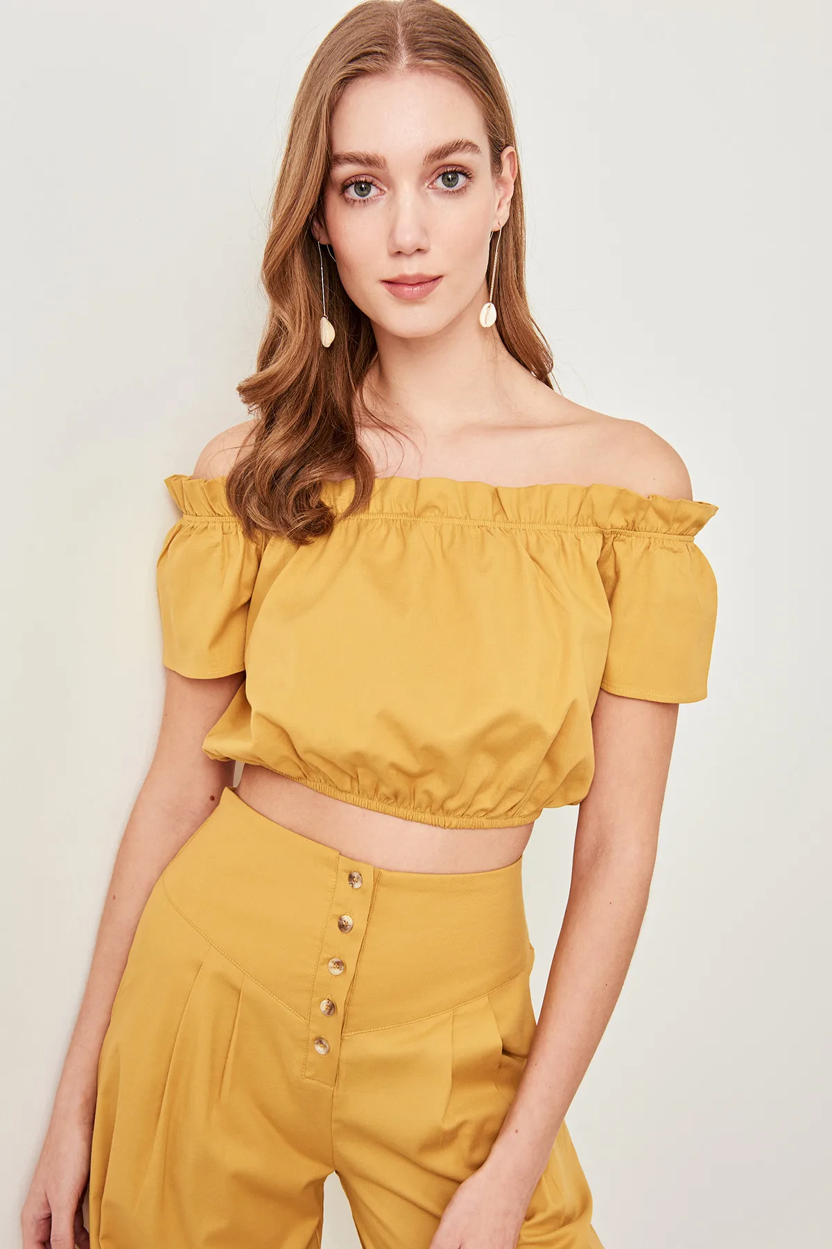 Trendyol Yellow Ruffle Detail Crop Tops TWOSS19EH0072 |