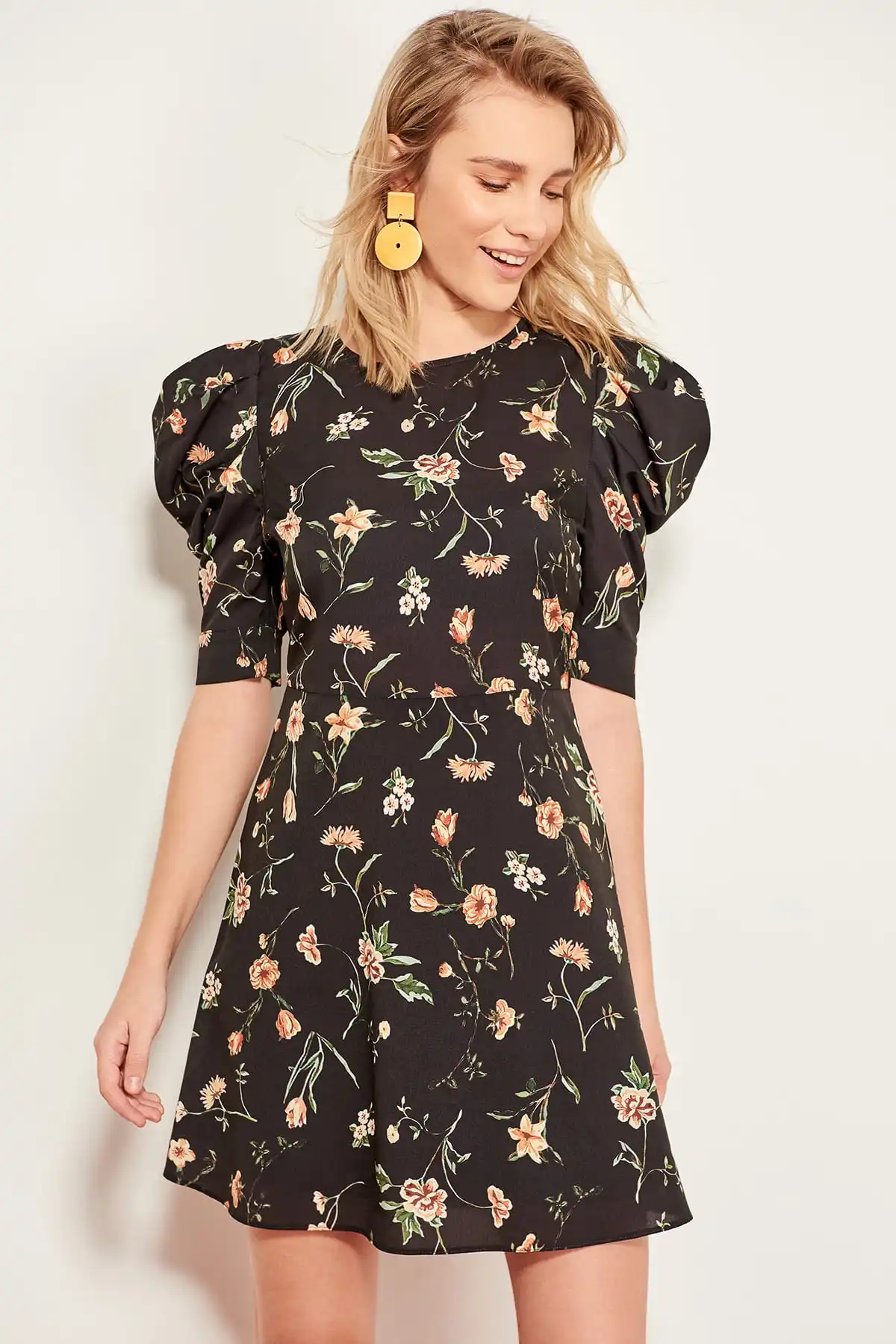 Trendyol черное платье с воздушными рукавами TWOSS19LJ0167|Женские платья| |