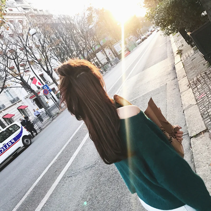 

autumn and winter new female hollow scarf, mink velvet thickened sweater, female loose and lazy wind sleeve knitted sweater.