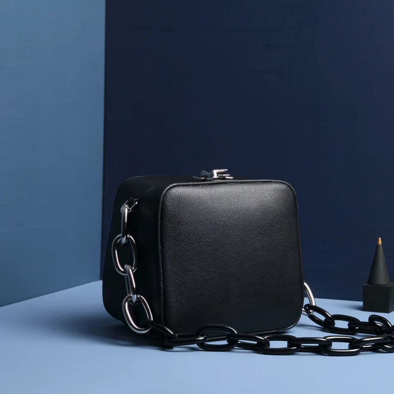 Сумка Witfox с короткими ручками мини бокс для женщин металлические цепи из
