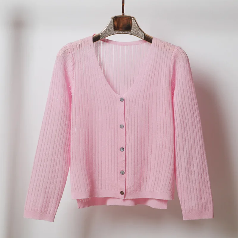 Женский короткий кардиган с V образным вырезом черный тонкий вязаный в полоску