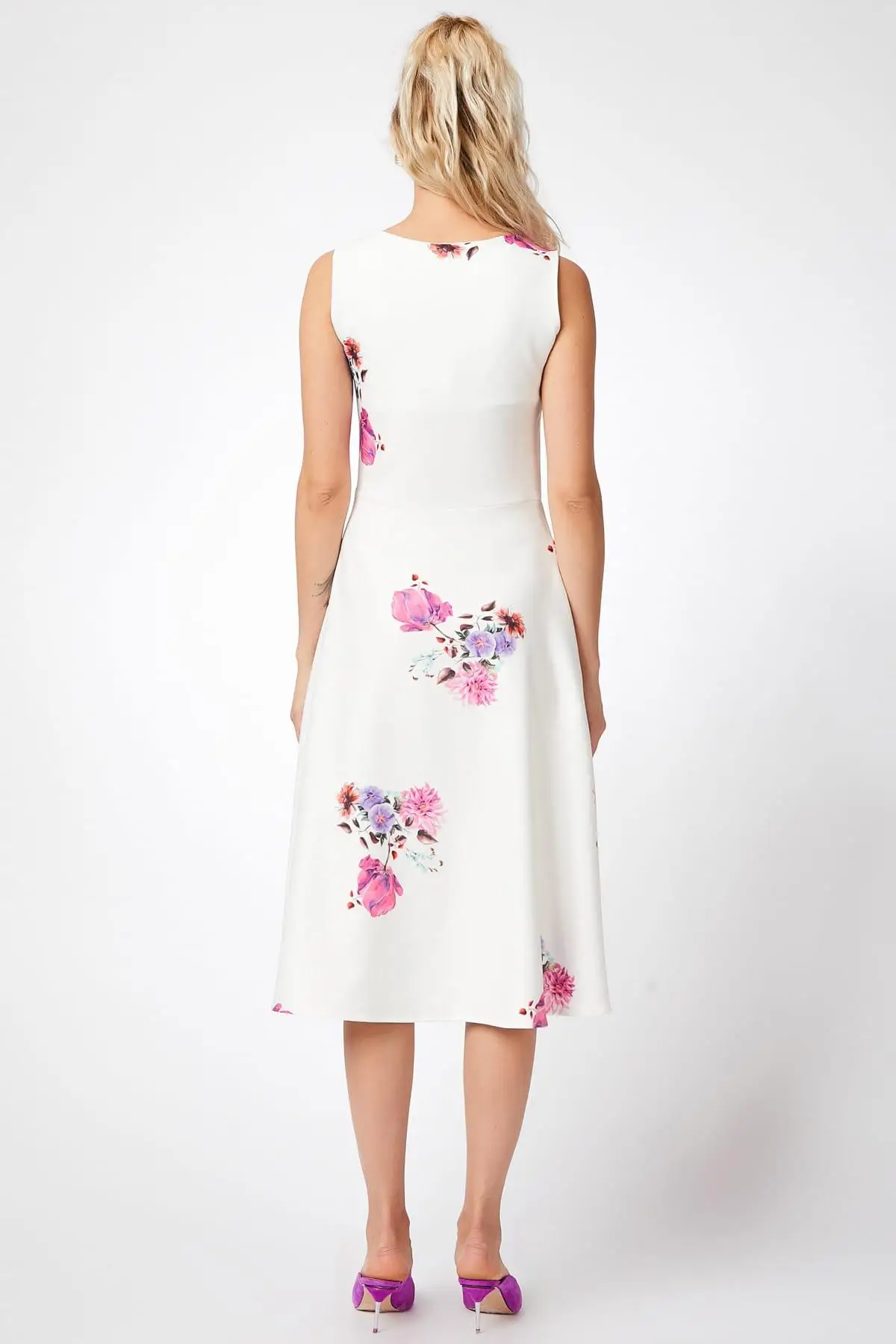 Happiness ist. Women White Floral Sleeveless Dress With Pocket 2108 EP00003 | Женская одежда