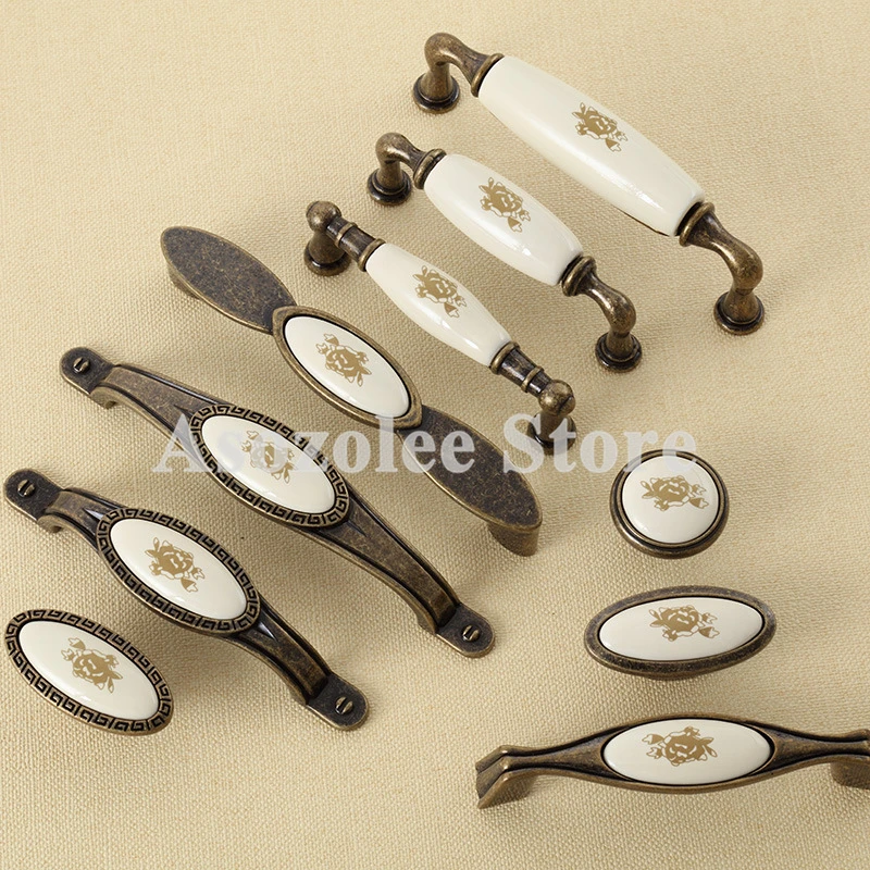 Дверные ручки и ручки шкафов кухонь в ретро-стиле для старинной мебели.