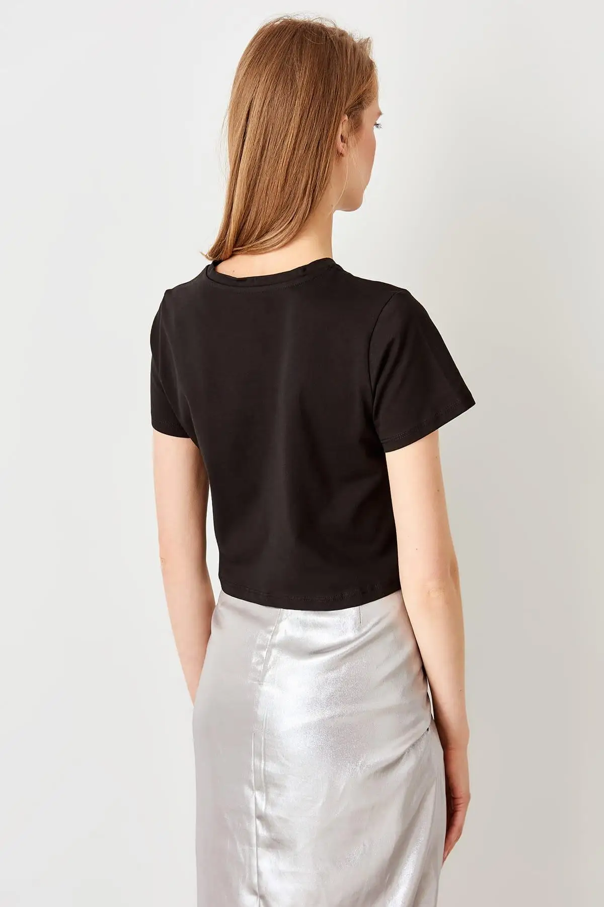 Trendyol черная укороченная трикотажная футболка с голограммой TWOSS19GN0009|Футболки| |