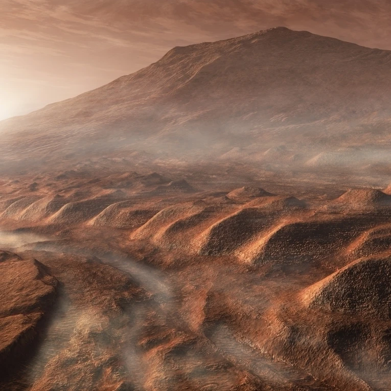 Легкий туман образует в иссушенном овраге Гейл кратер Марс плакат печать