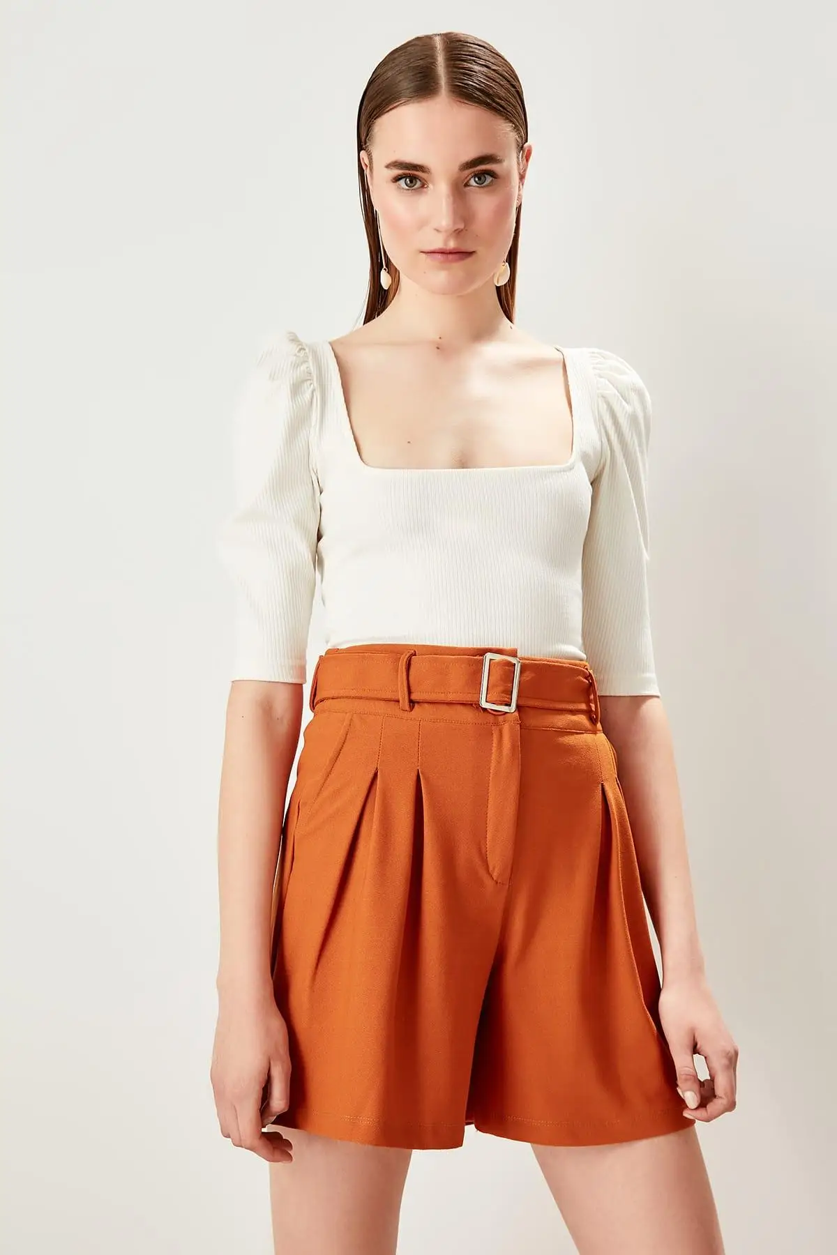 Шорты Trendyol Cinnamon с поясом TWOSS19ST0120