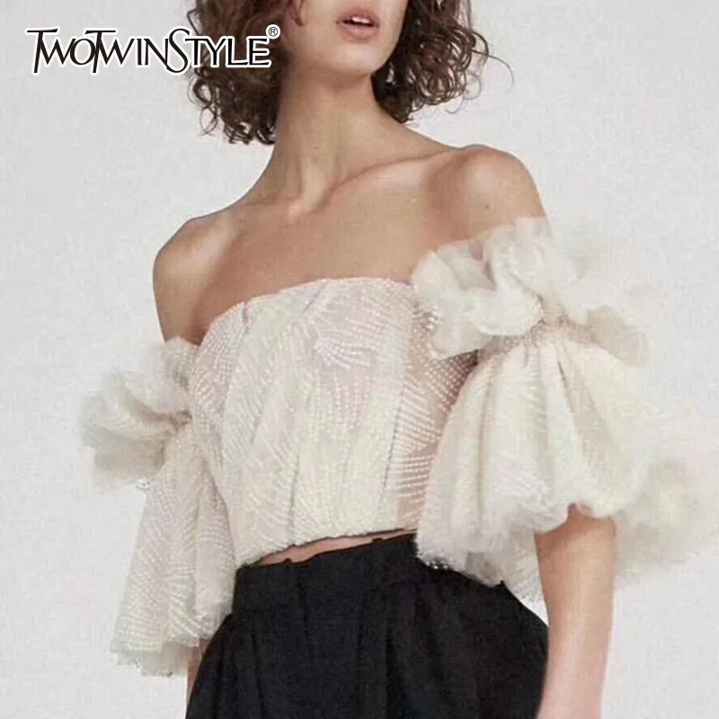 Женская укороченная блузка TWOTWINSTYLE Весенняя с открытыми плечами