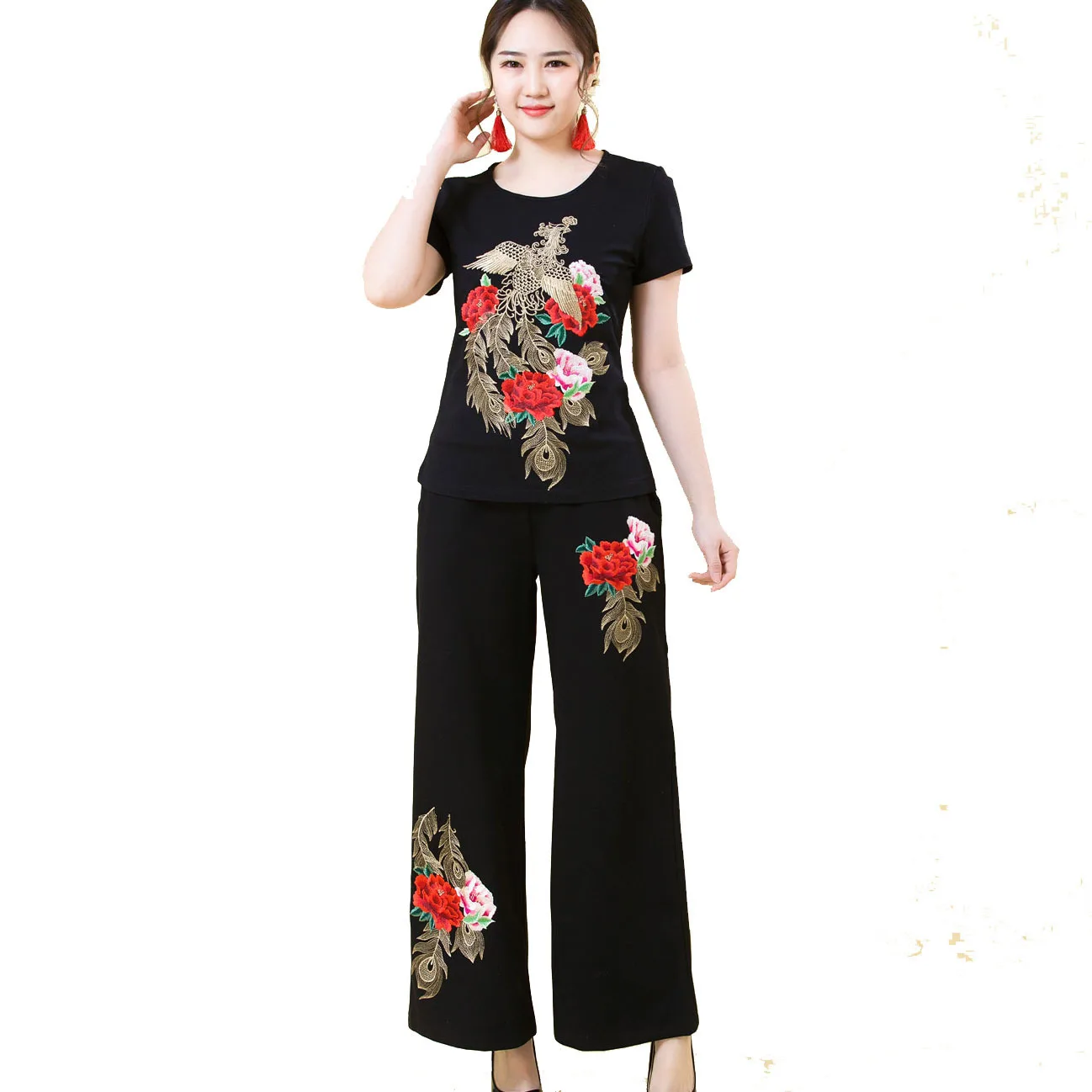 

Весенне-летний костюм-двойка в китайском стиле, украшенный вышивкой и пряжкой, Большие широкие брюки и футболки, костюм, женский комплект 1801
