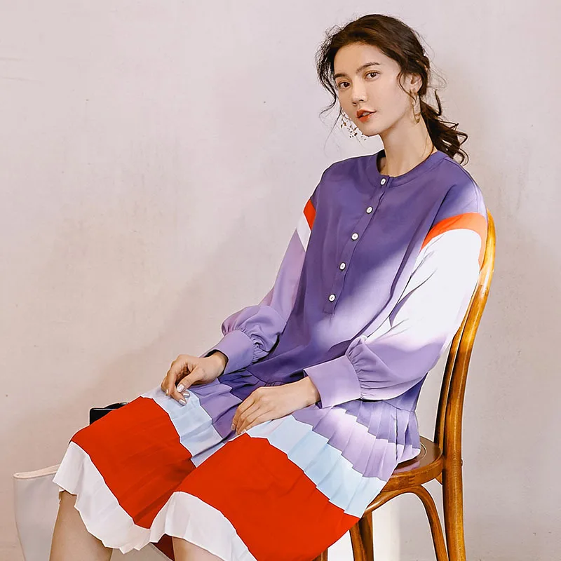 Женское плиссированное платье LANMREM весеннее комбинированное фиолетового цвета с