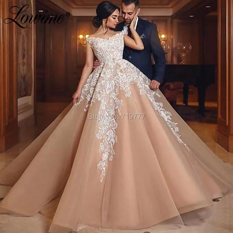 Женское вечернее платье фатиновое цвета шампанского с аппликацией для