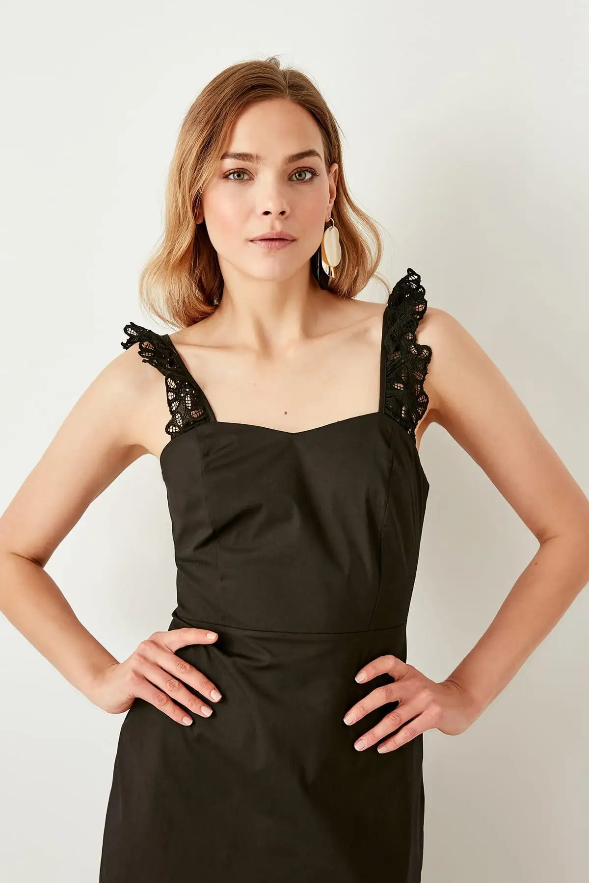 Trendyol черное платье с открытыми плечами TWOSS19BB0265|Женские платья| |