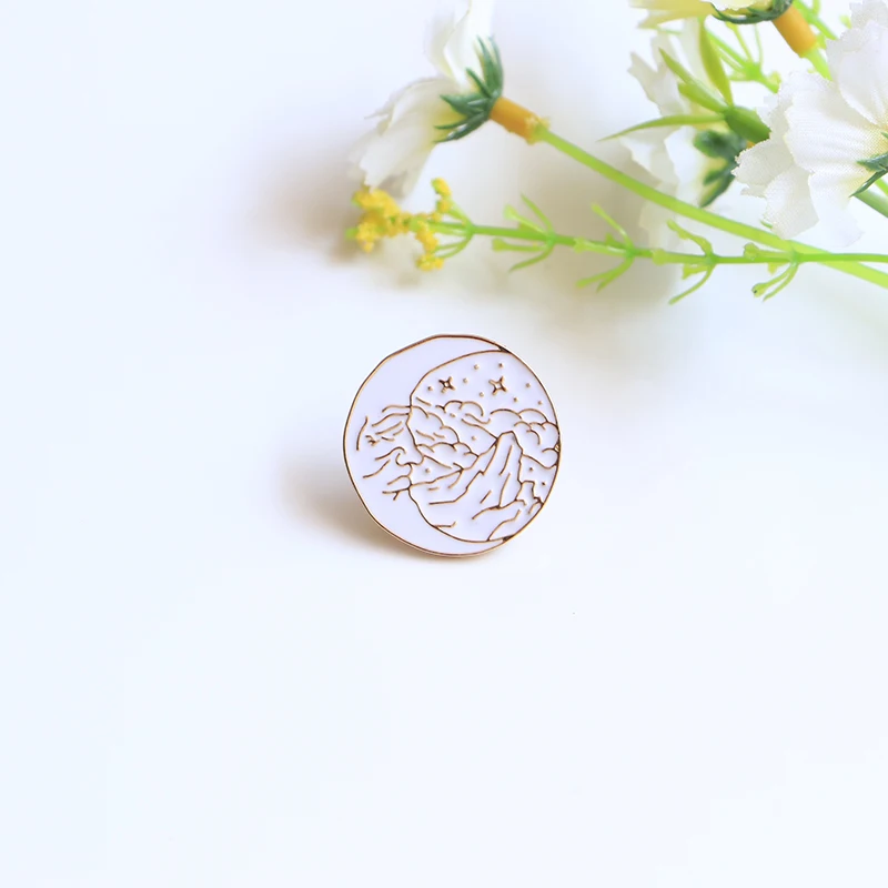 Moon Star Brooches Golden Lines Round Enamel Pin for Boys Girls Lapel Pin Hat/bag Pins Denim Jacket Women Brooch Badge SC4513
