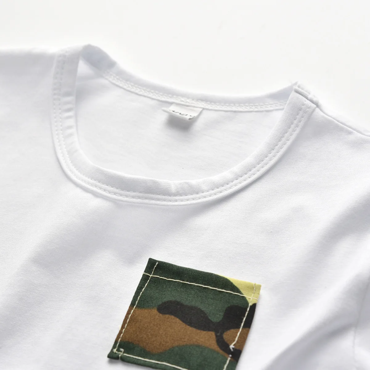New Kidsɻlouse Short-sleeved Cotton Round-collar Camouflage Crocodile Patch Cover T-shirt for Boys |