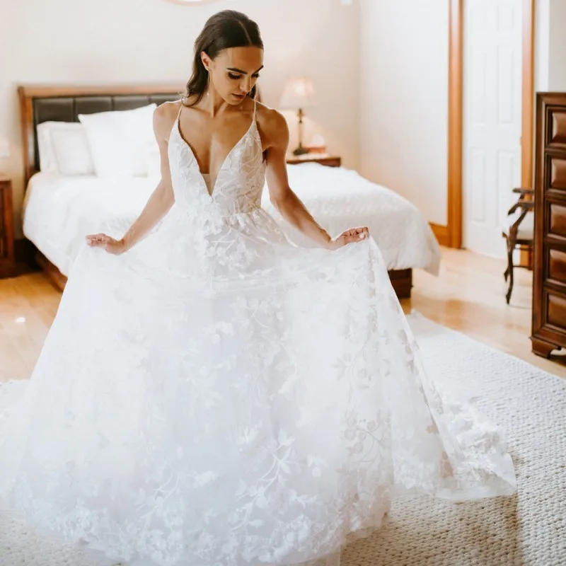 

Simple Backless Wedding gowns 2019 V-neck A Line Lace Bride Dresses Sexy V Neck Wedding Bride gowns