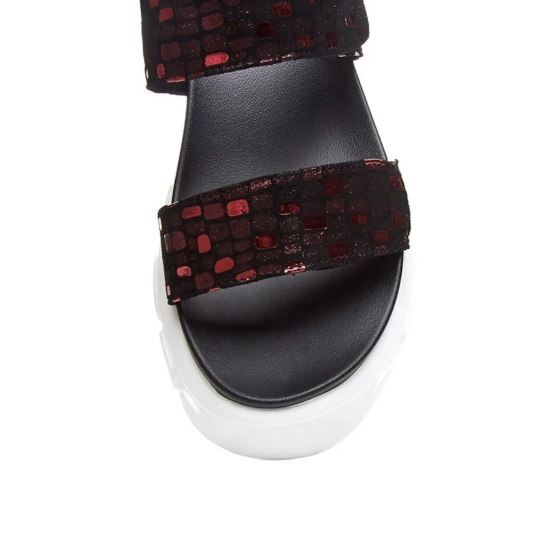 Для женщин сандалии плоской платформе Летние блестящие туфли из натуральной