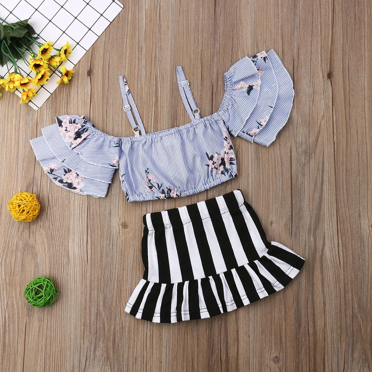 Модные топы с расклешенными рукавами и открытыми плечами для маленьких девочек