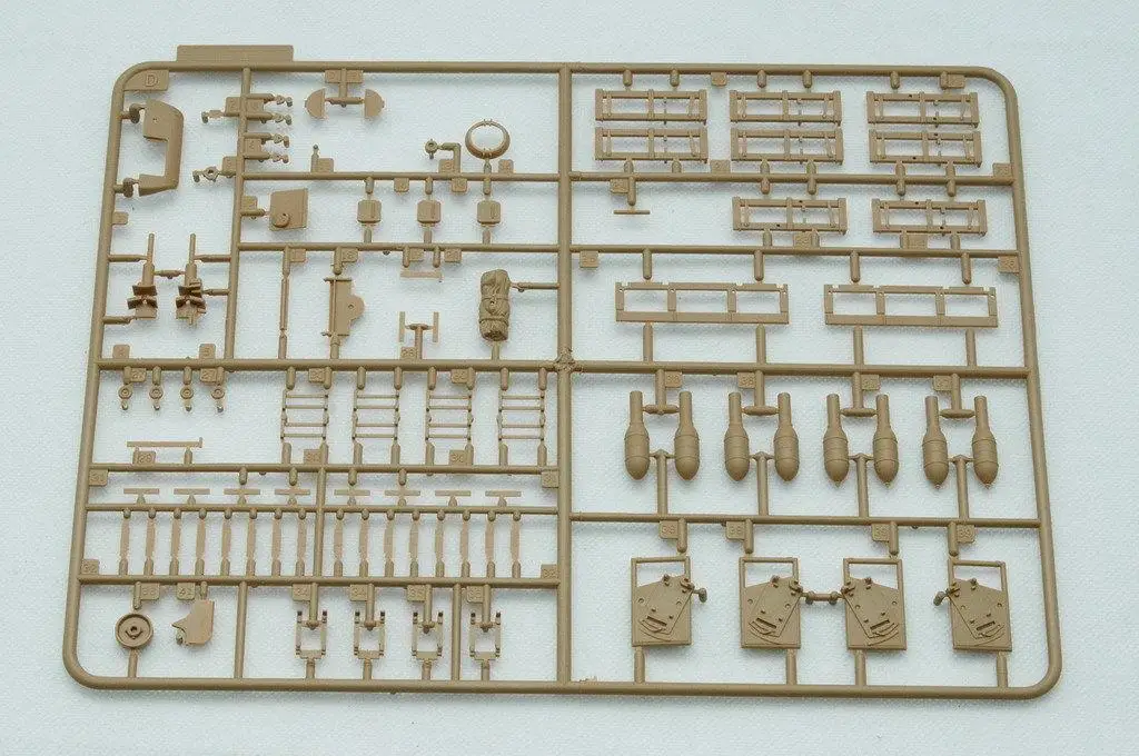 Trumpeter 1/35 00352 Франция 39 (H)|Наборы для сборки моделей| |