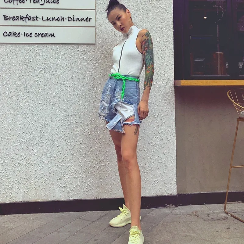 Женские джинсы TWOTWINSTYLE с высокой талией и поясом большие размеры весенние 2020 |