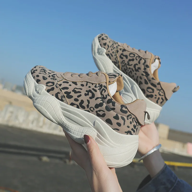 Женские кожаные кроссовки на платформе увеличивающие рост с леопардовым принтом